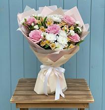 Букет цветов из:  Гвоздики, Орхидеи и Розы в Коломне