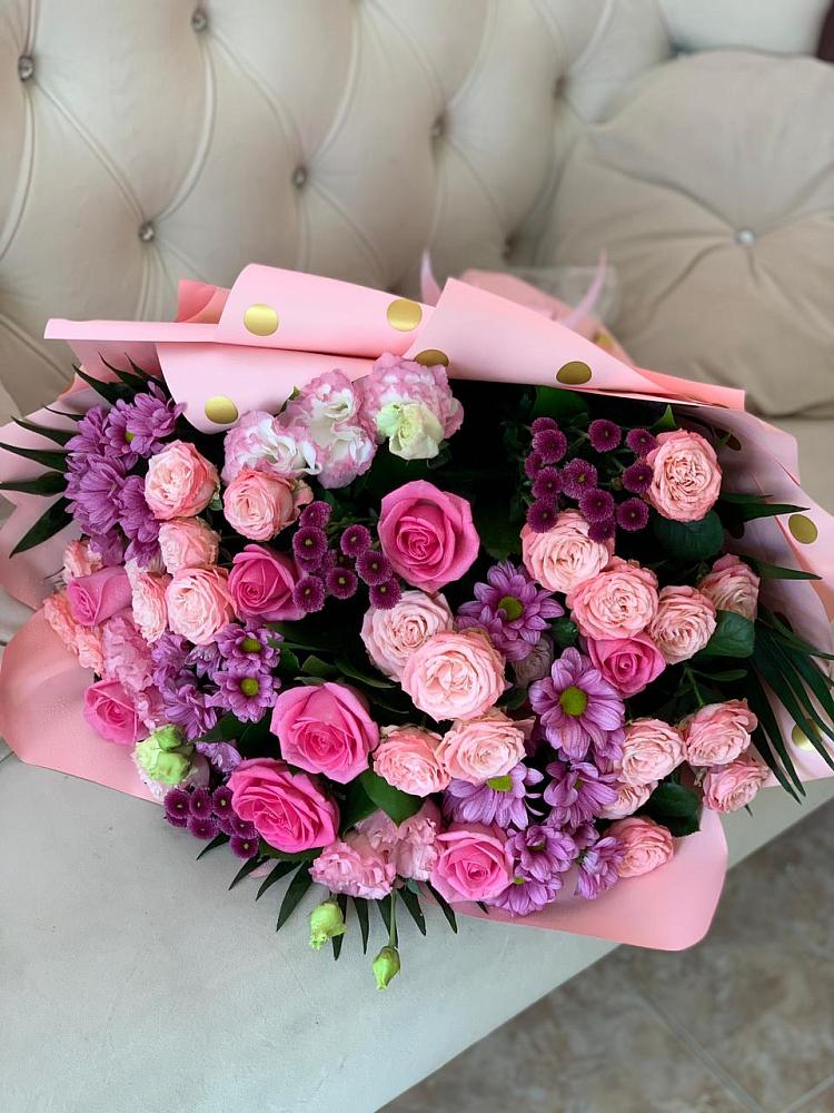 Букет цветов из: Хризантемы, Розы и Лизиантусы в Коломне