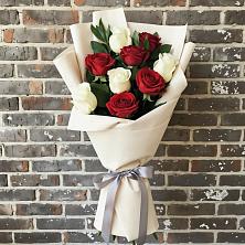 Букет красно-белые розы в Коломне Букет цветов из:  Розы в Коломне