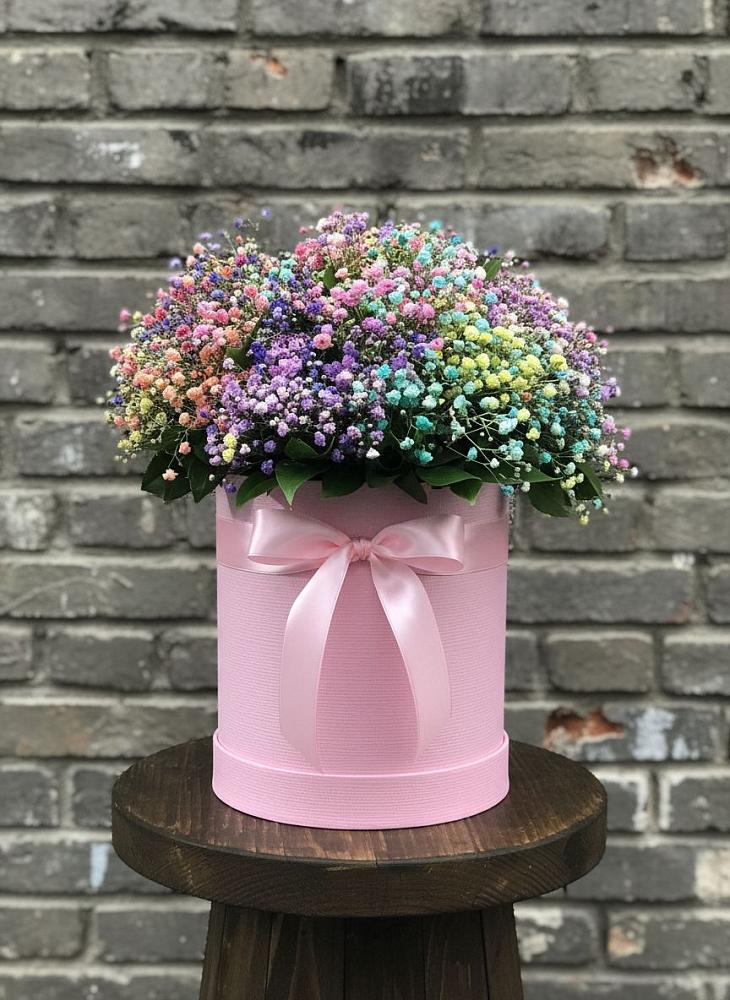 Композиция Яркие эмоции в Коломне Цветочная композиция из Гипсофила и Розы в шляпной коробке в Коломне