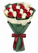 Букет Микс из красных и белых роз в Коломне