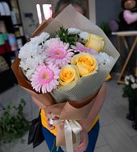 Букет цветов из:  Герберы, Розы и Хризантемы в Коломне
