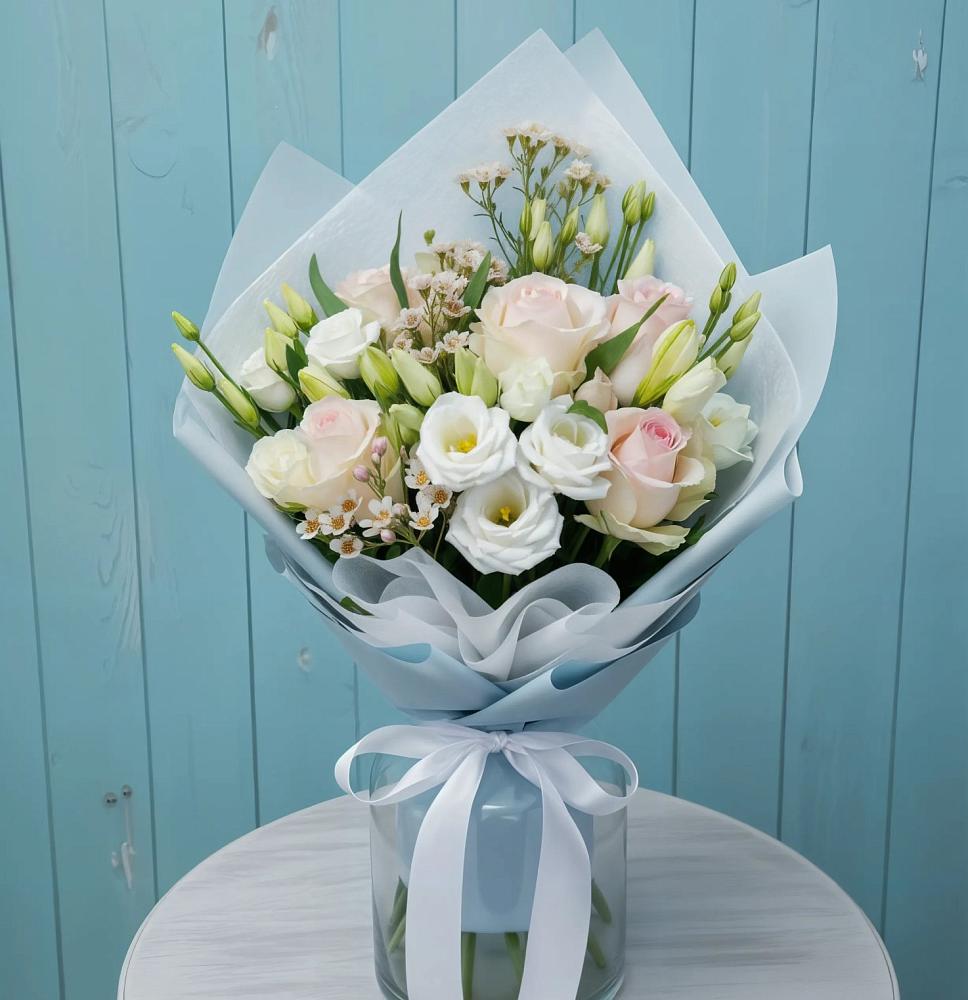 Букет цветов из: Розы и Лизиантусы в Коломне