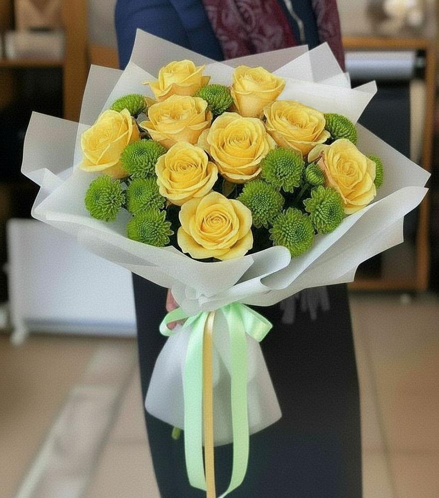 Букет сочно-зеленый в Коломне Букет цветов из: Хризантемы и Розы в Коломне