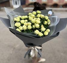 Букет Белые кустовые розы Солинеро в Коломне
