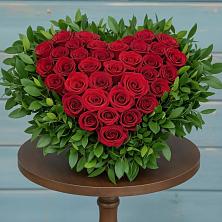 Композиция Сердце в любви в Коломне Цветочная композиция из Розы в виде сердца в Коломне