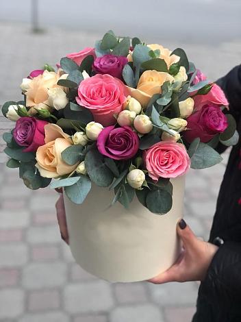 Цветочная композиция из Розы в шляпной коробке в Коломне