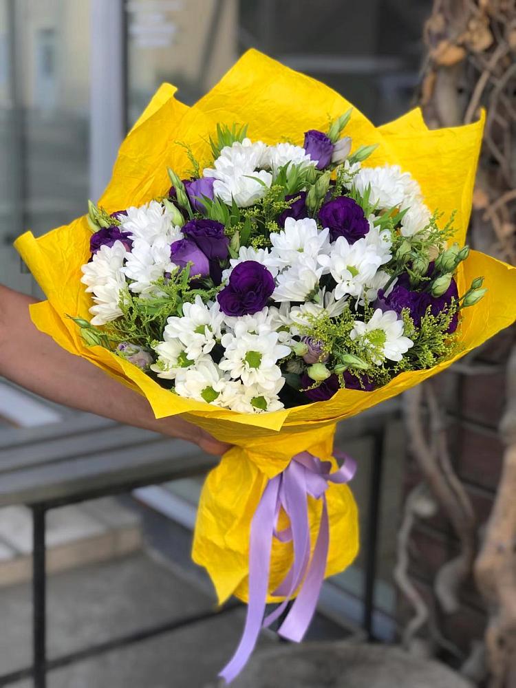 Букет цветов из: Ирисы, Хризантемы и Ромашки в Коломне
