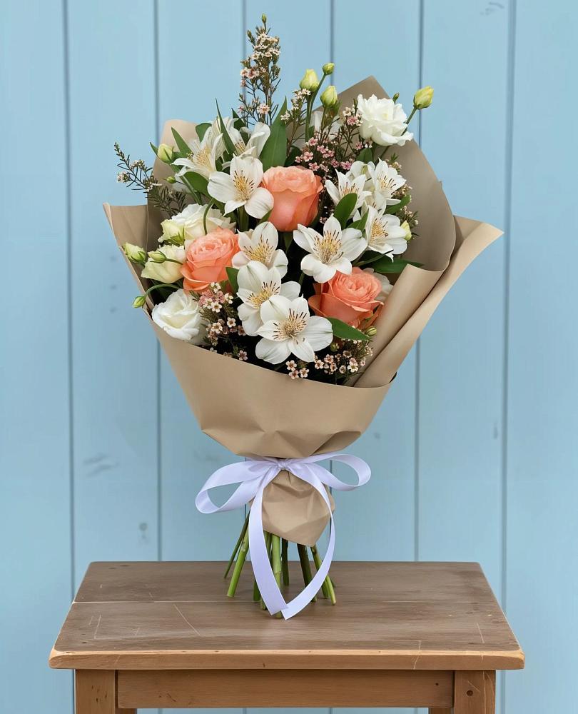 Букет цветов из: Альстромерии, Лизиантусы, Розы и Хризантемы в Коломне