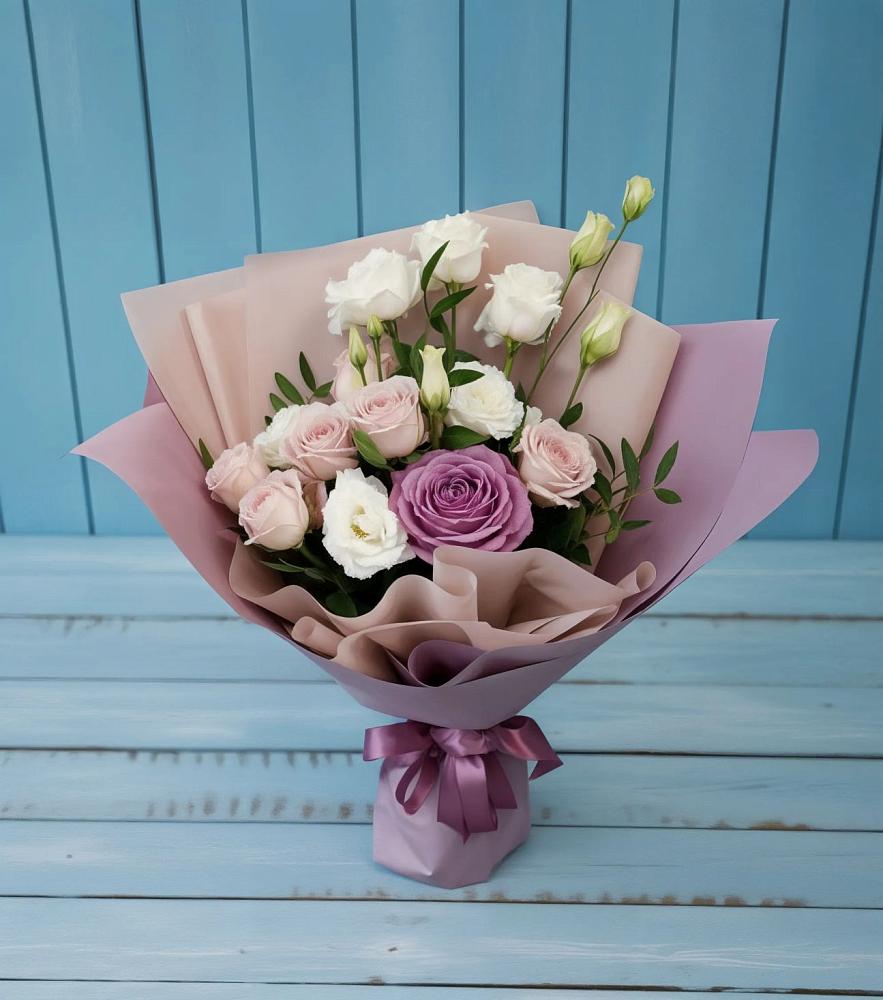 Букет цветов из: Розы и Лизиантусы в Коломне