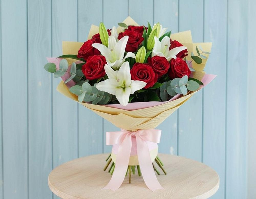 Букет Элегантная гармония в Коломне Букет цветов из: Лилии и Розы в Коломне